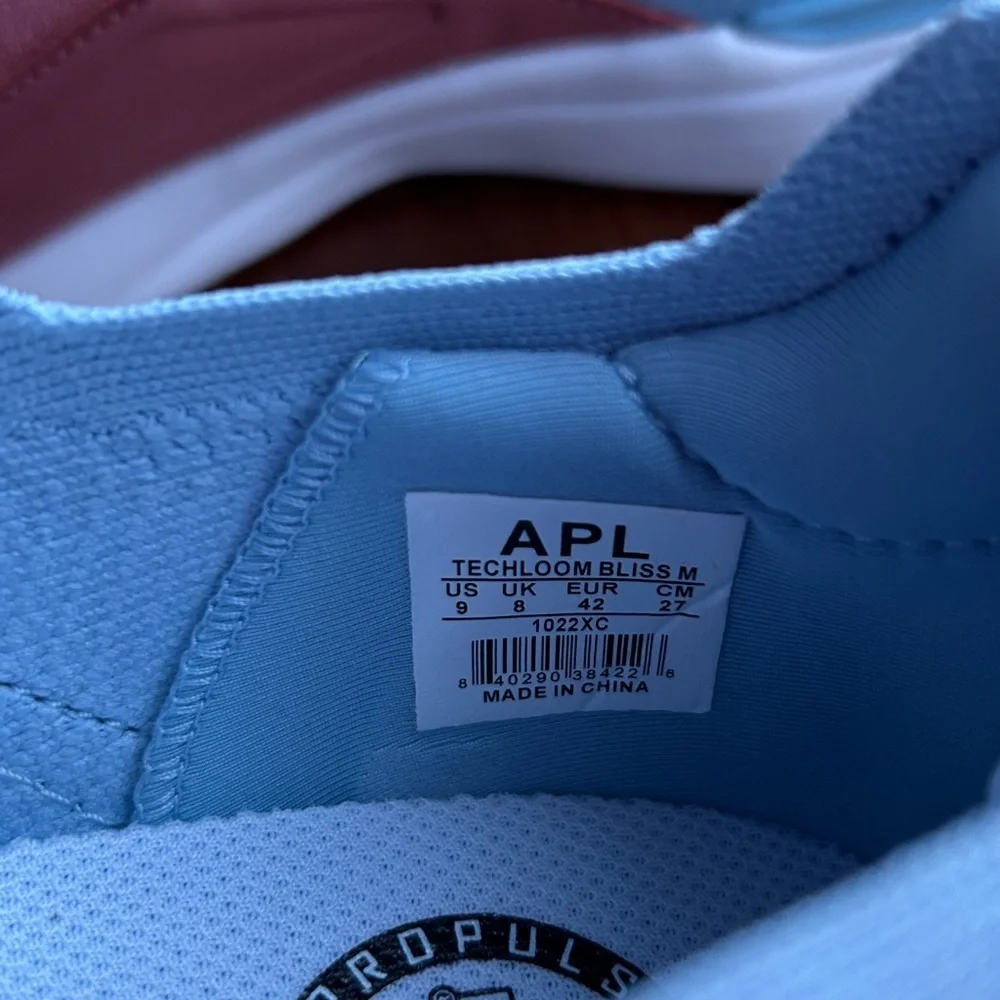 APL TechLoom Bliss Sneakers Men’s 9 Ice Blue Vanilla NWT
